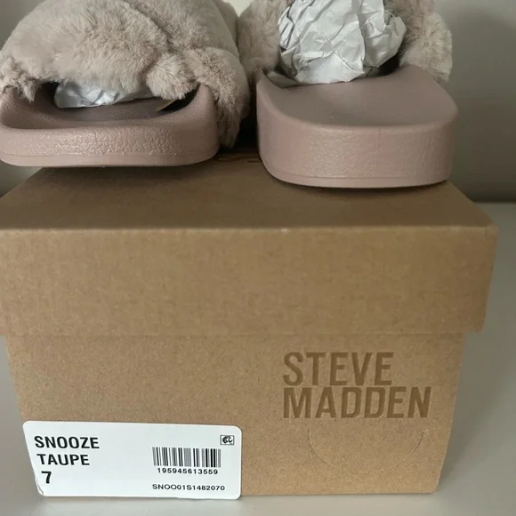 Steve Madden slides, size 7, TAUPE, never worn, box included. - Picture 3 of 3